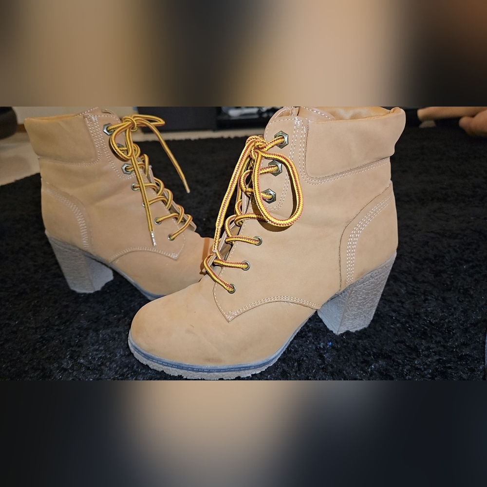 Heel boots